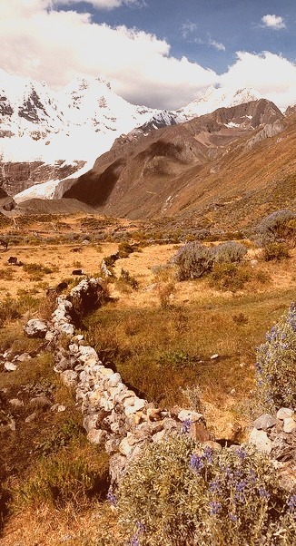 Decent to Jahuacocha Lake in Cordillera Huayhuash, Peru